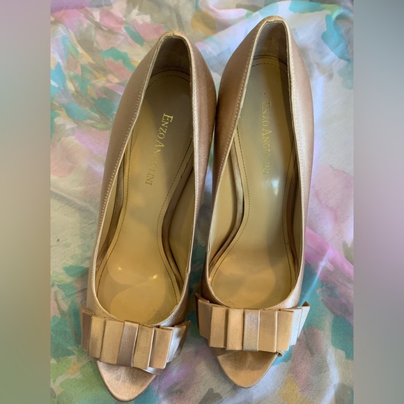 Champagne Gold Pumps - Picture 7 of 11